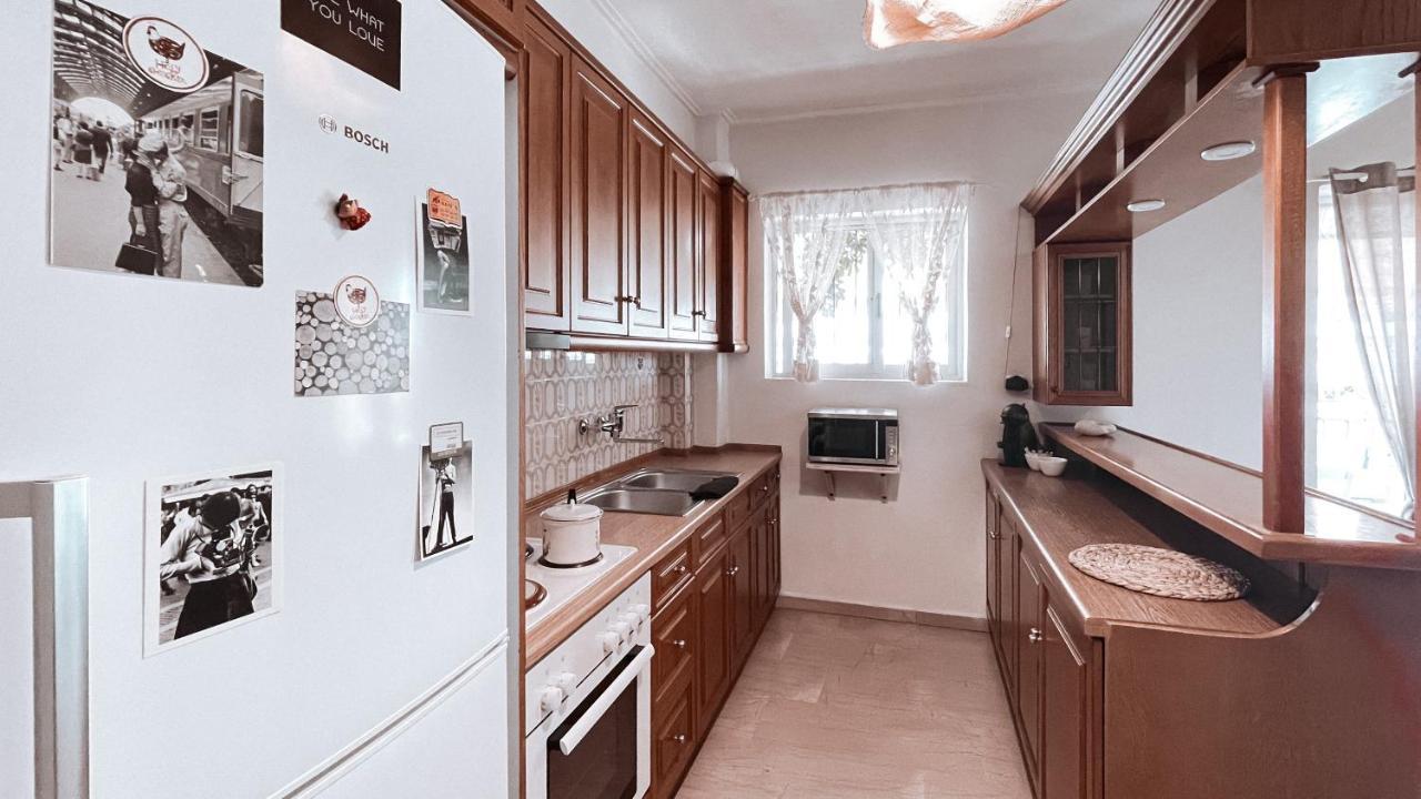 Ivy Apartment In The Heart Of The City Атина Екстериор снимка