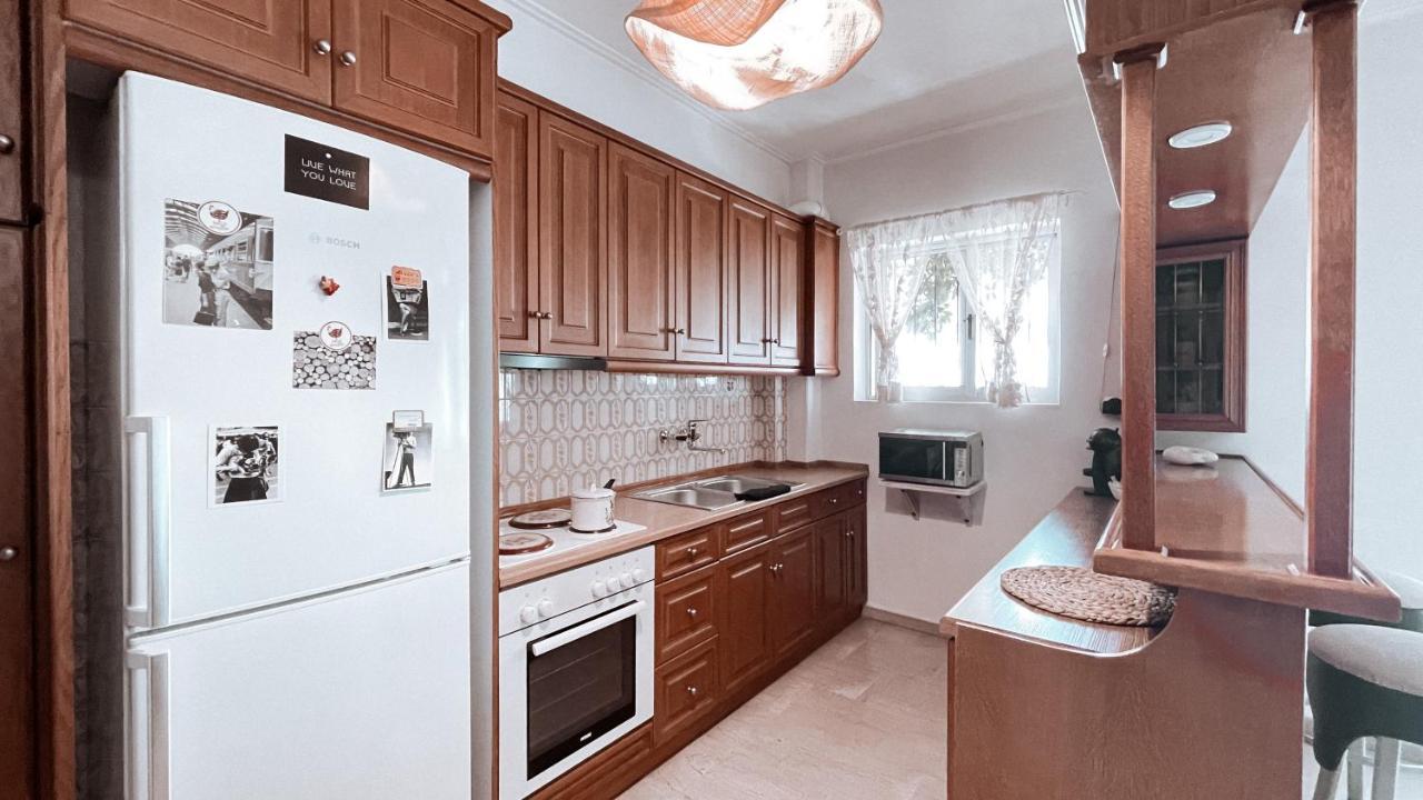 Ivy Apartment In The Heart Of The City Атина Екстериор снимка